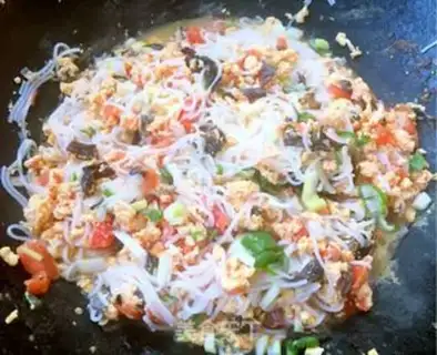Make Tomato eggs and wooded rice wire step 17