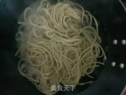 Make Onion sauce noodles step 2