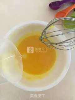 Make Soft paper cups of chili cake step 2