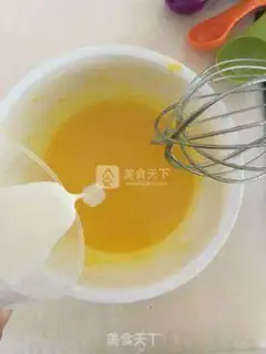 Make Soft paper cups of chili cake step 3