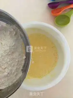Make Soft paper cups of chili cake step 4