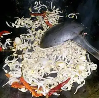 Make Spicy bean sprouts step 2