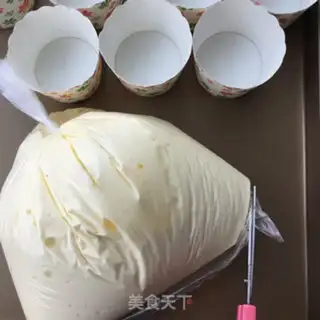 Make Soft paper cups of chili cake step 14