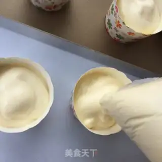 Make Soft paper cups of chili cake step 15