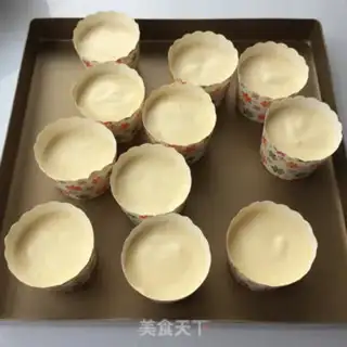 Make Soft paper cups of chili cake step 16