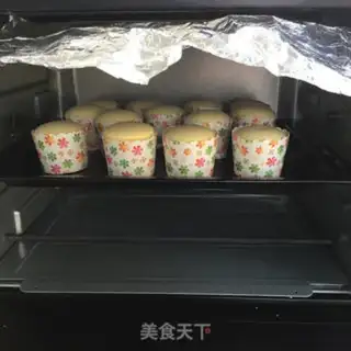 Make Soft paper cups of chili cake step 18