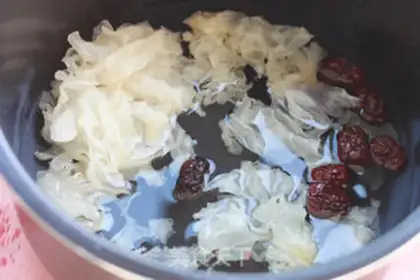 Make Silver Ear Snow Lotus soup step 2