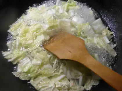 Make Curry cabbage, three-year-old cake step 3