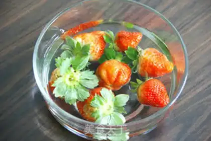 Make Strawberry shakes, moose step 1