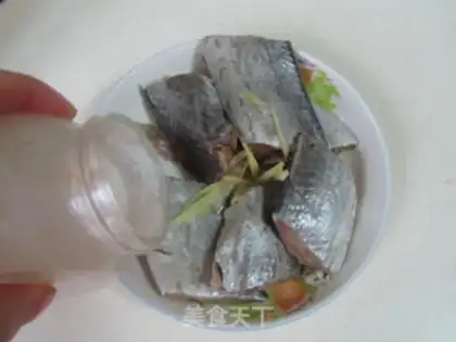Make Cracked pepper tartare with fish step 0