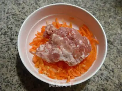 Make Egg carrot steamed meat step 2