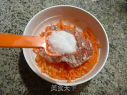 Make Egg carrot steamed meat step 4