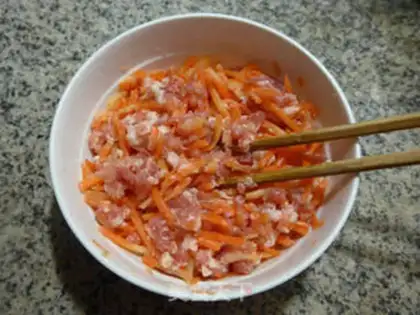 Make Egg carrot steamed meat step 5