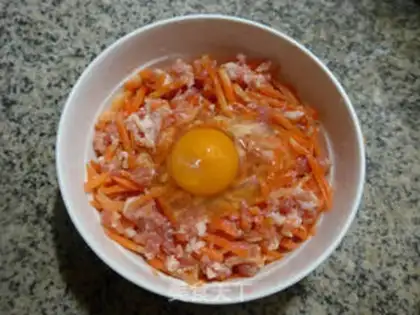 Make Egg carrot steamed meat step 6