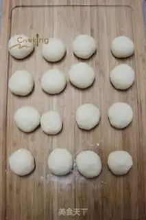 Make The Meow version squeezes bread step 2