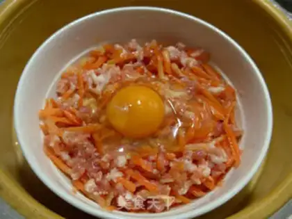 Make Egg carrot steamed meat step 7