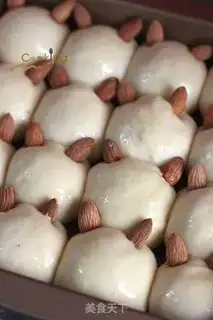 Make The Meow version squeezes bread step 5