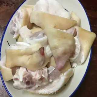 Make Peanut stew pig hoof step 0