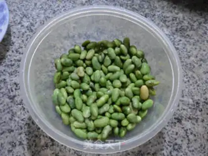 Make Soybeans cornbone soup step 1