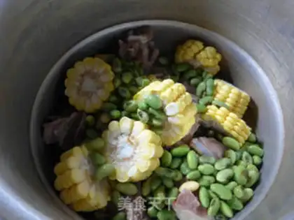 Make Soybeans cornbone soup step 3