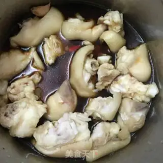 Make Peanut stew pig hoof step 5