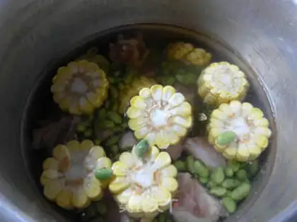 Make Soybeans cornbone soup step 5