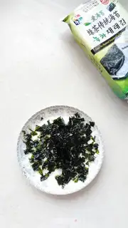 Make Korean chili seaweed fried rice step 1