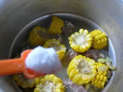 Make Soybeans cornbone soup step 8