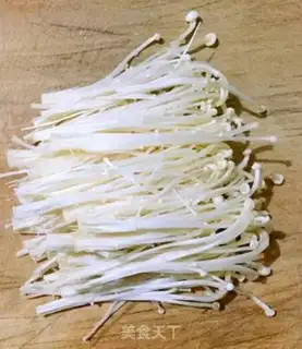 Make Garlic shrimp evaporating golden needle mushrooms step 1