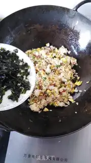 Make Korean chili seaweed fried rice step 9