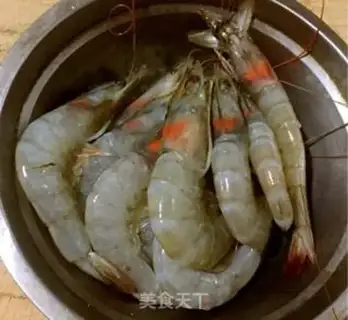 Make Garlic shrimp evaporating golden needle mushrooms step 3