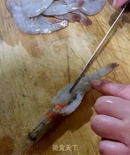 Make Garlic shrimp evaporating golden needle mushrooms step 5
