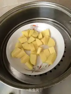 Make Quick hand sauce and fries step 0