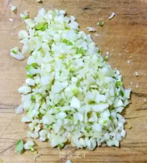 Make Garlic shrimp evaporating golden needle mushrooms step 8