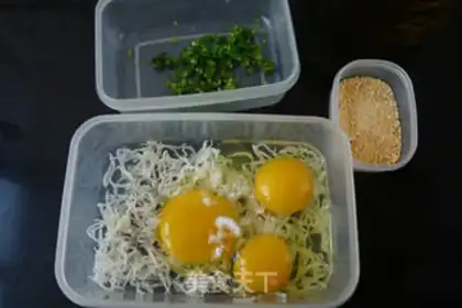 Make White fish cheese fried eggs step 0