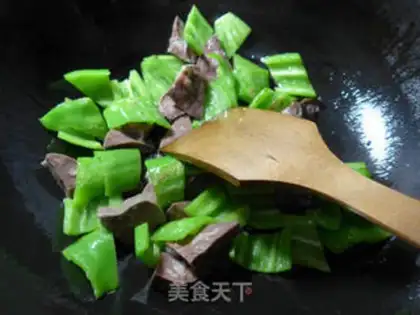 Make Pyramid fried pig lungs step 3