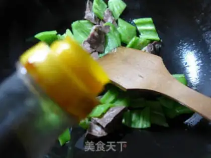 Make Pyramid fried pig lungs step 4