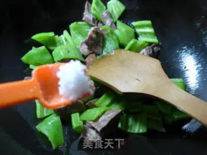 Make Pyramid fried pig lungs step 5