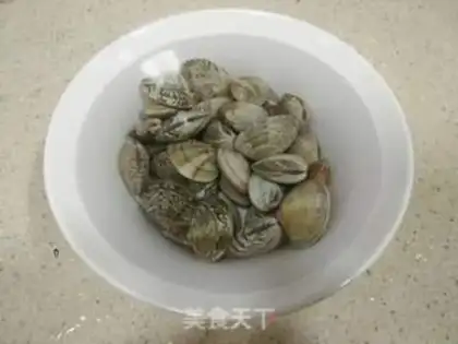 Make Wine and fragrance clams step 1