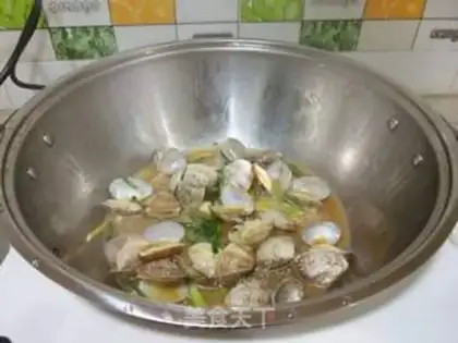 Make Wine and fragrance clams step 5