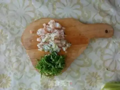 Make Baby shrimp noodles step 1