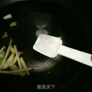 Make Tofu cow blood soup step 1