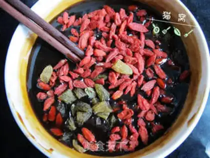 Make walnut sesame date ointment step 2