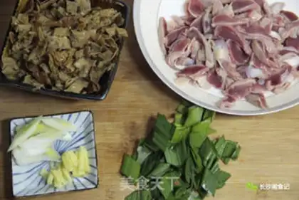 Make White pepper chicken step 1