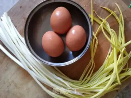 Make Garlic fried eggs step 0
