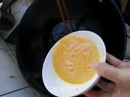 Make Garlic fried eggs step 3