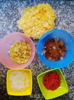 Make Peach soap horns, silver spoons step 0