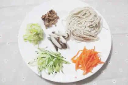 Make Five-coloured noodles step 0