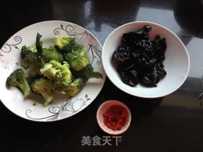 Make The broccoli hens soup step 3