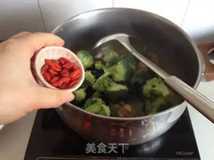 Make The broccoli hens soup step 6